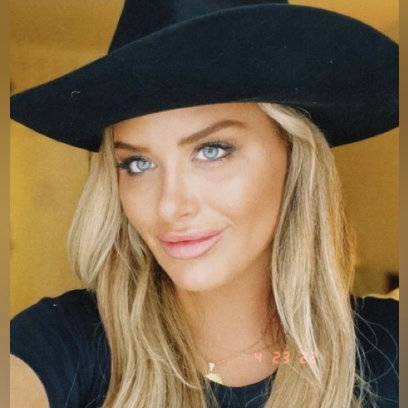 Meet your Posher, Jennamarie - Picture 14 of 15